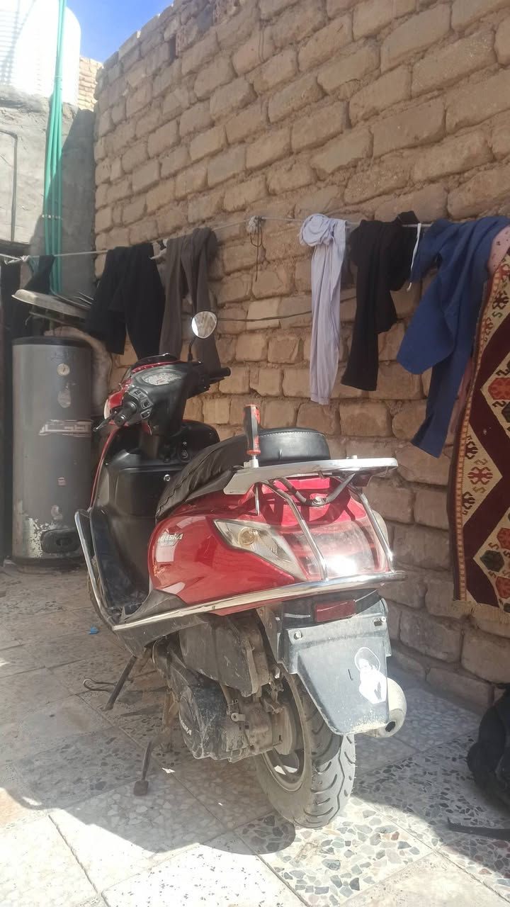 السلام عليكم
هوشا f29  موديل 21 للبيع الدراجه شغاله 
دراجهه نضيفهه 
سلف 

اشاير شغاله 

لايت امامي +الخلفي 

كهربائياتها كلها شغاله 

درع 

كفرات بلاديه

بريك امامي 
وخلفي 

تاير خلفي جديد 

كابريته بلاديهه +كابريتهه ثانيهه تجاري تاخذهن وبلعافيهه عليك 
دراجه تاخذها داريها دهن وبانزين وماعليها بعد 
تواصل واتساب او خاص تتفضل 
***********
