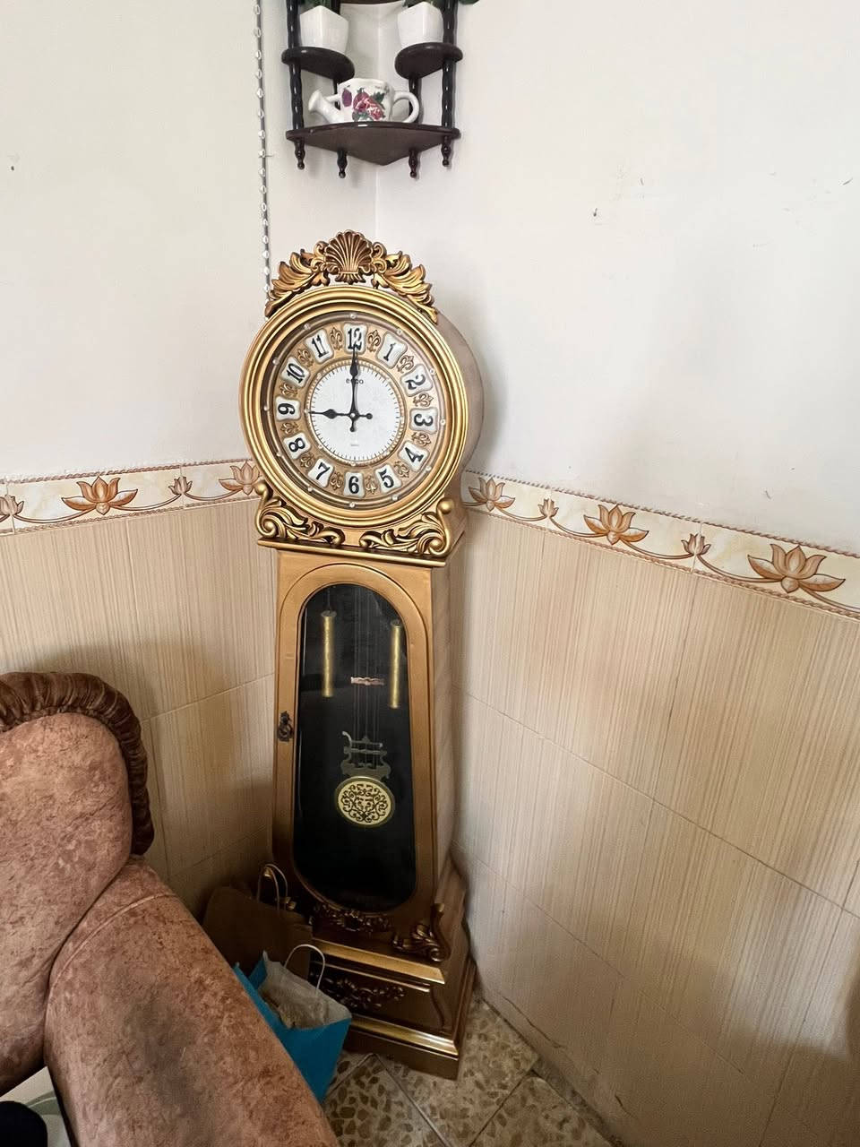 تخم ملكي. سعر ٥٥٠  كعده عربيه مضغوطه إسفنج اصلي مريحه بالكعده وجهين  ساعه عاموديه سعرها ٥٠  تعلاكه ملابس ب ٥٠ ألف  عربانه كهربائيه شحن ٢٠٠ ألف   ساحبه نضيفه سعرها ١٢٥  الثريات تقيم قيم وأخذ كل الأغراض بيهن مجال للاستفسار على الرقم ***********  عنواني كربلاء
