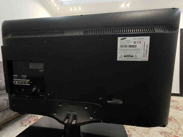 شاشه بلازما سامسونج SAMSUG بحجم 32 مستعمله  تدعم دقة الـ HD ومدخلين للكيبل الهوائي وماداخله تصليح نهائياً . 
للأستفسار : 
*********** بي واتساب ايضاً
