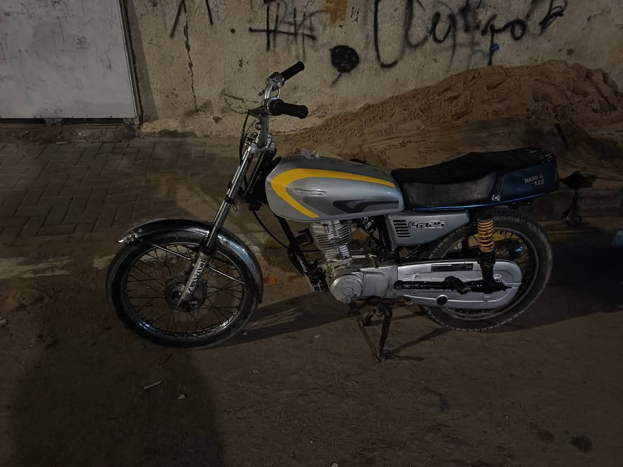 نامه أدوات مال حجز  ومعمره مانقصه ايشي مكينه حلوه وناعمة مكاني بصره الحيانيه دور الشرطه السعر 400 وبيه مجال قليل جدا رقم تليفوني ***********
