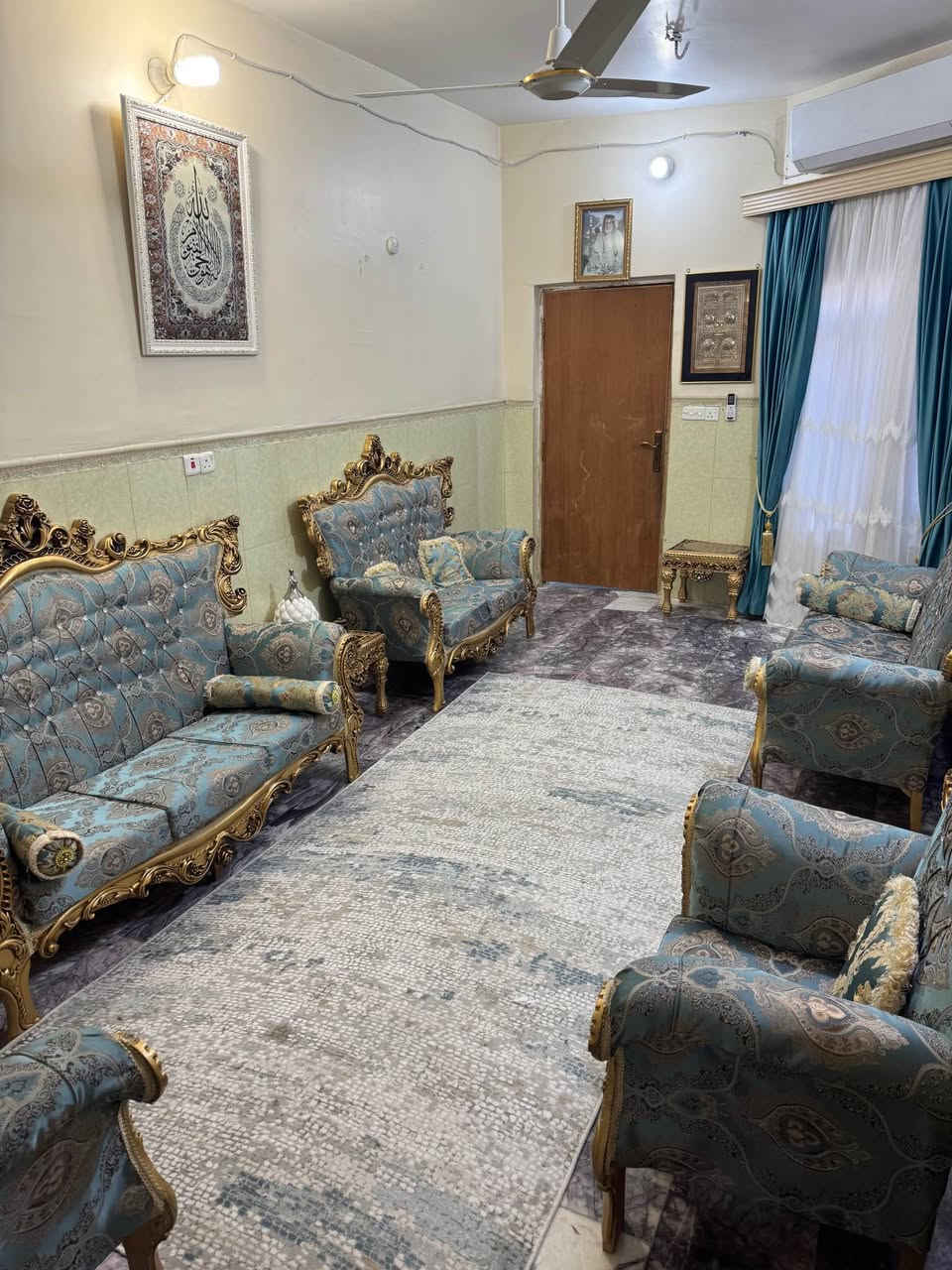 تخم ملكي اخو الجديد مستعمل شهرين
قنفات كبار 2 ام 3 نفرات
قنفة وحده ام نفرين
كراسي 2
ميز كبير واحد 80x80
طبلات ثنين صغيرات
السعر 750 المكان كربلاء حي المعملچي
*********** كربلاء, العراق
