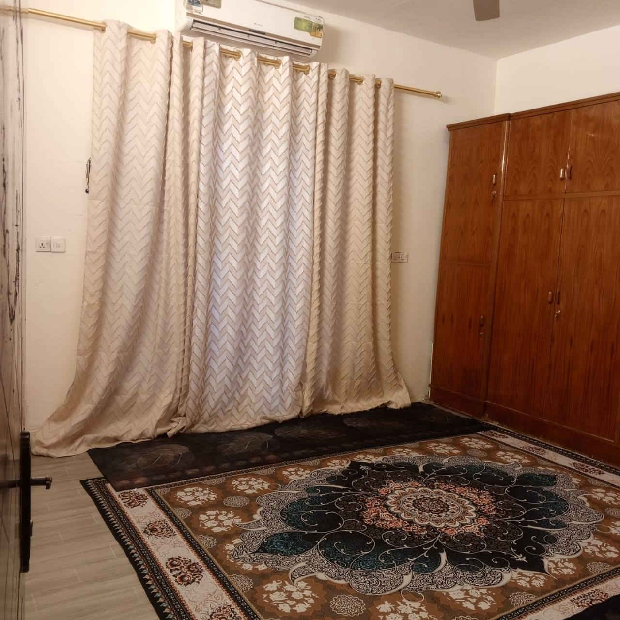 السلام عليكم بيت زراعي في حي الامين الاول قريب جدا للشارع العام بي وصل تطويب تريد مداور ثاني يوم المساحه الكليه ٣٠٠ متر تريد تشتري بس القطعه مساحتها ١٧٥ متر اني مسويها حديقه كافة الخدمات متوفره تبليط مجاري كهرباء شبكتين انترنيت ضوئي مقرنص يبعد عن الشارع الرئيسي ١٠٠ متر للاستفسار اكثر *********** اخوان رجائا الموشراي لايتصل وبدون تعليقات سلبيه رجا
