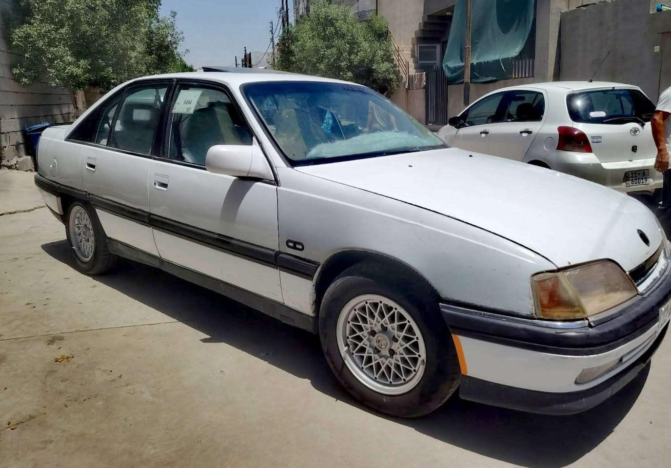 اوميكا ١٩٩٢
جام كهرباء سلايت
 كير عادي
محرك 20 بلادي
كير ومحرك بشرط
اربع تايرات جدد
سنوية جديد بطاقة بنزين
اني مكلف بالنشر  خابر صاحب السيارة... 
    ***********
*********** كركوك, العراق
