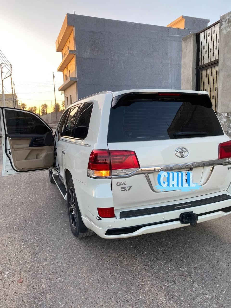 لاندكروزر
موديل 15محدث 21
جي اكس آر. 
كير مكينه مكفول
 السعر 260 بيه مجال 
***********
