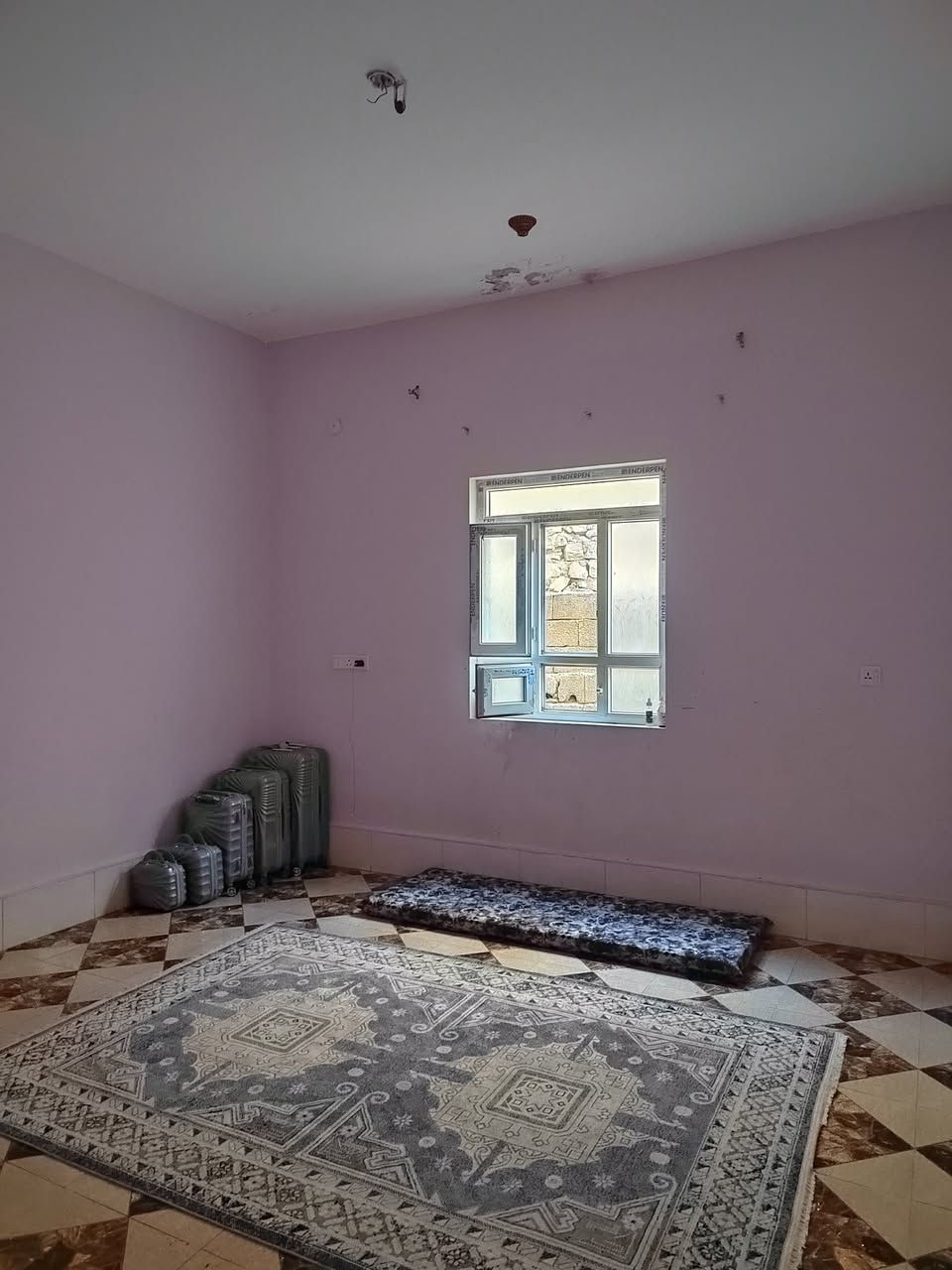 دار للبيع عدد /٢
بناء حديث سنة ٢٠١٤
طابو /تحويل مباشر
المساحه 200 متر للدار الواحد
بيت سيراميك بالكامل ب استثناء الطرمه 
العنوان : حي الأندلس  قريب ع محطة القطار
تفاصيل الدار :طابق واحد /غرفتين نوم /هول /استقبال /صاله /مطبخ /حمامات منفصله /كليدور
الدار جاهز من كلشي بس تسكن

السعر ٦٨ مليون للدار الواحد وبي مجال
للاستفسار الاتصال على الرقم
***********
 ***********
او مراسله الصفحة
