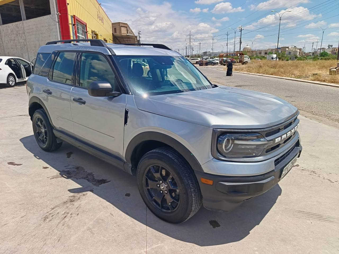 السلام عليكم

Ford bronco sport 2021

للبيع او المراوس حسب القناعه

اللون : سلفر

المكينة : 3 سلندر 1.5 توربو

الگير : اوتو ٨ نمر

عداد المسافه : 60 الف كيلو متر قابل للزيادة

الضرر : مثل ماموضح بالصور قطعتين + قطعه داخل العراق

ايرباگ : فقط الستيرن طاك وراجع

التحويل : شرط التحويل او الوكالة

الغرامات : عليها ٤ مليون غرامة (تقريبآ ٢٦ ورقة) تنزل من السعر بعد الاتفاق

السعر : 161$ وبيها مجال 

التواصل : ماسنجر او واتس اب على الرقم *********** أربيل, العراق
