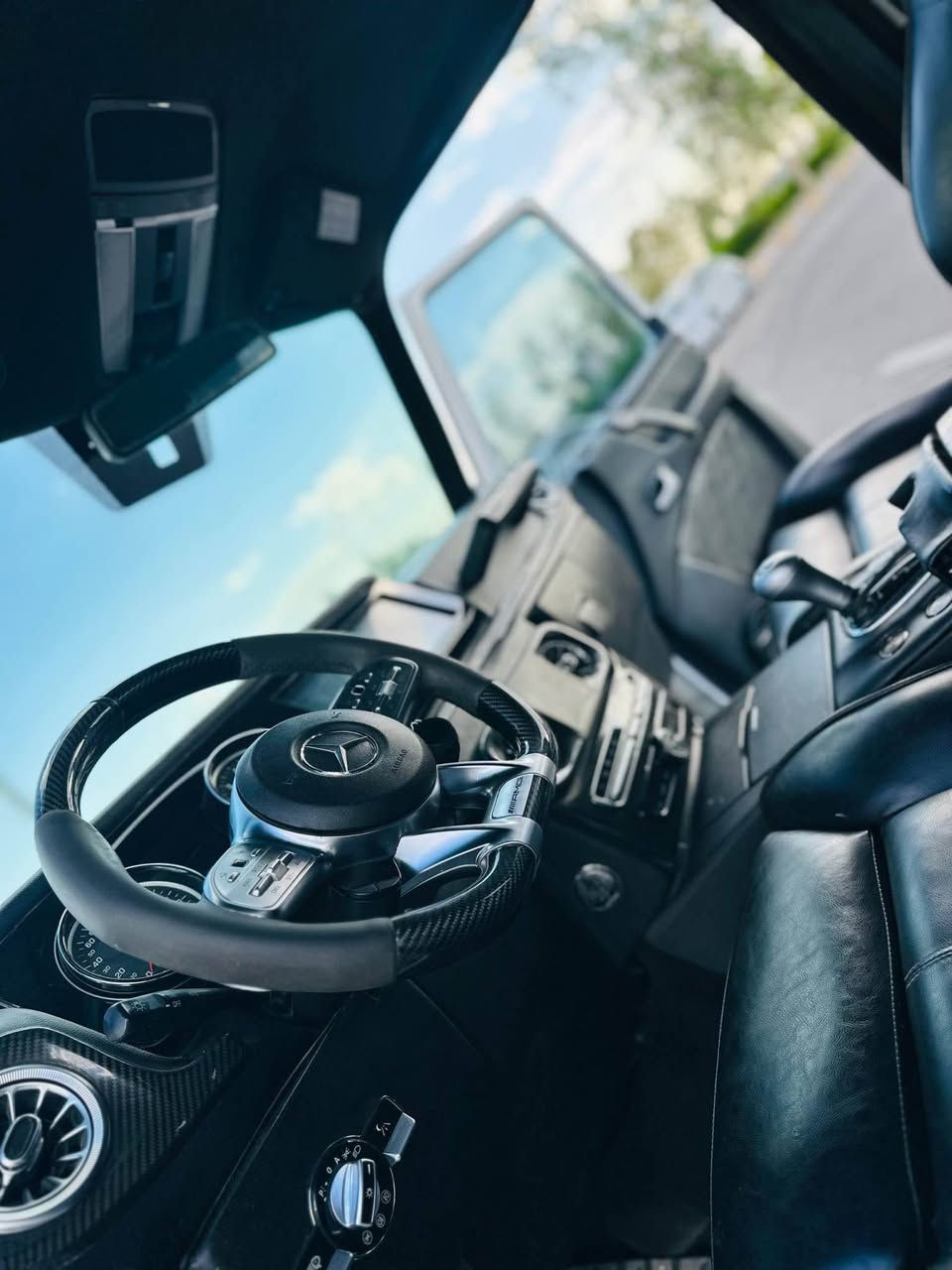 Mercedes G class 2009 
شکلی كامل كراوە بە 2020 
مەکینە 8 پستن لیگزز مەرغوب
وەك بیلادی هەمووشتی
بەسمە و شاشە گەورە 
تەبرید مەرکەزی
ویلی بیلادی سپۆرت
ناو داخیلی کرایتە 2021
سوکانی AMG سپۆرت  
سەقف رۆزرایز شامۆ 
سیستەمی گزۆزی نەرمە سەوتێکی زۆر راقی هەیە
تازە کامل سێرفزی بۆ کراوە 
چوار تایەی و ویلی لۆکی بۆ بوسترات
رەقەم بغداد مشروع وەطنی سەنەوی 2027 
سەیارەکە زۆر خاوێنە 
سعر 195 وەرەقە و کەمێک مجال
شوێن // هەولێر
گۆینەوەش دەکەم بەشتێک بەدلم بێت
بۆ زانیاری زیاتر نامە بنێرن لەخزمەت دام . أربيل, العراق


**إذا كنت صاحب هذا الإعلان وتريد حذفه لأي سبب، رجاءا أرسل رسالة إلى الدعم الفني**