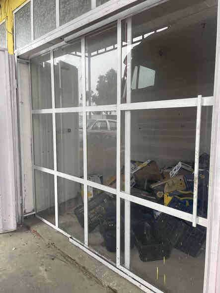 السلام عليكم
جام خان عدد ٣ ثنين سلايت واحد مغلق هوا وجامه شغل جديد 
للبيع مكاني العزيزيه ***********
