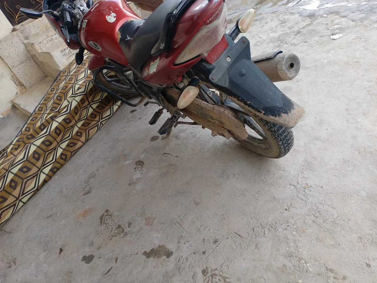 سلام عليكم 

موطور هوندة يرهم مراوس بقفاز او للبيع السعر 600 استفسار اتصل على الرقم ***********
