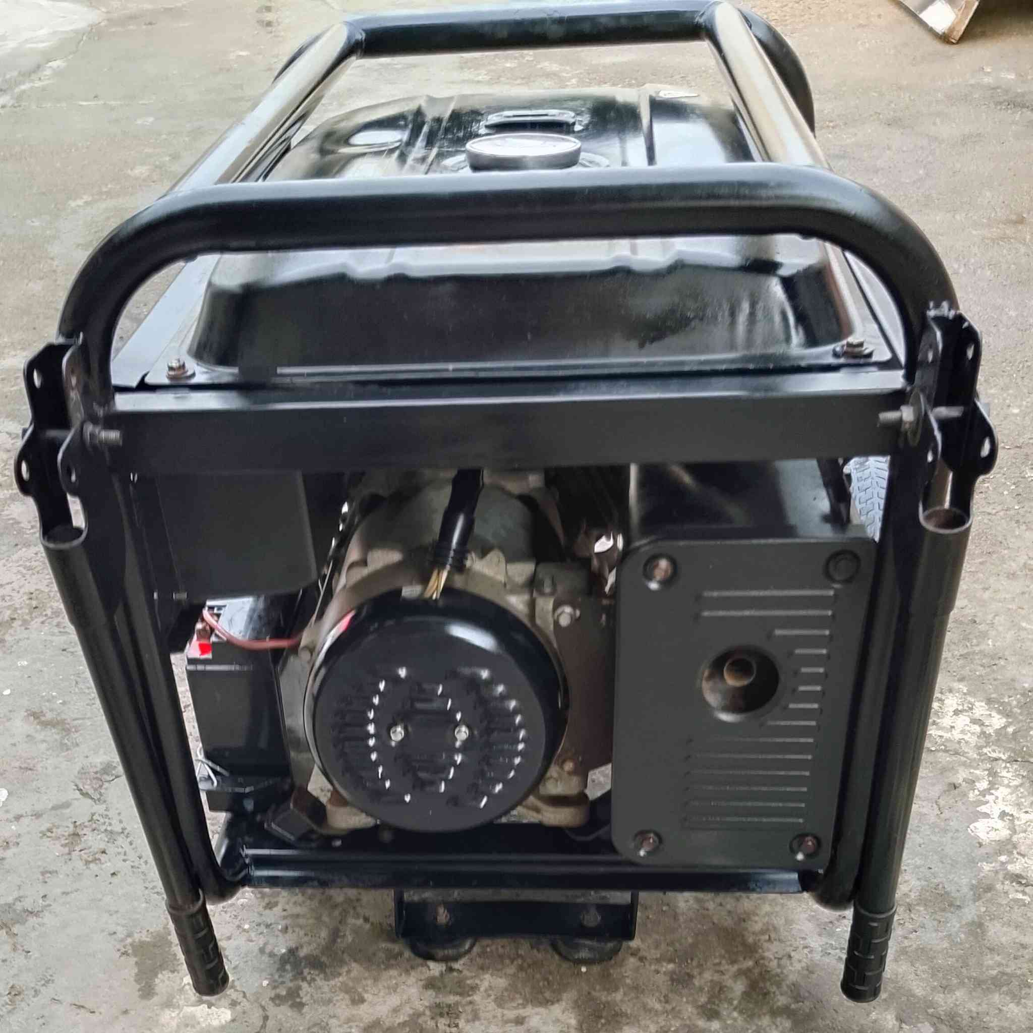 السلام عليكم مولد بنزين استرا كوري باب اول 5 كيفي 23 امبير سعرها 350 سلف وحبل شغال ملف نحاس مولد نظيفه ما دخلت تصليح على لفحص اقتصاديه بالصرف لتر واحد بالساعه بنزين☎️ الهاتف *********** بي واتساب شراي اتصل مكاني بغداد قرب مجمع بسمايه يوجد خدمه توصيل داخل بغداد فقط
