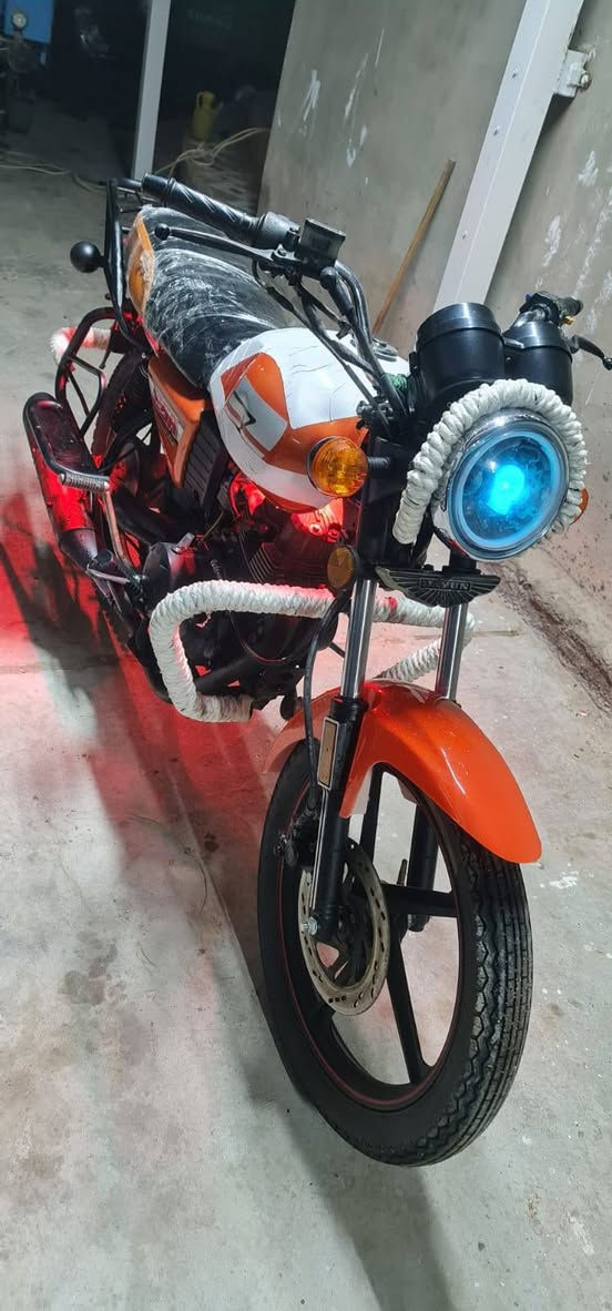 السلام عليكم دراجه دايون نفخ للبيع موديل 21 اوراق اصولي مكينه 200 s مكفوله دراجه نضيفه كلش السعر 1250 وبيه مجال الشراي يتفضل خاص او اتصال *********** مكان بابل حله
