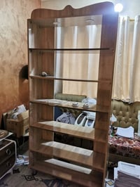 فاترينه خشبي • ٢٠٠×١٠٠×٣٠ • لدات اضاءة