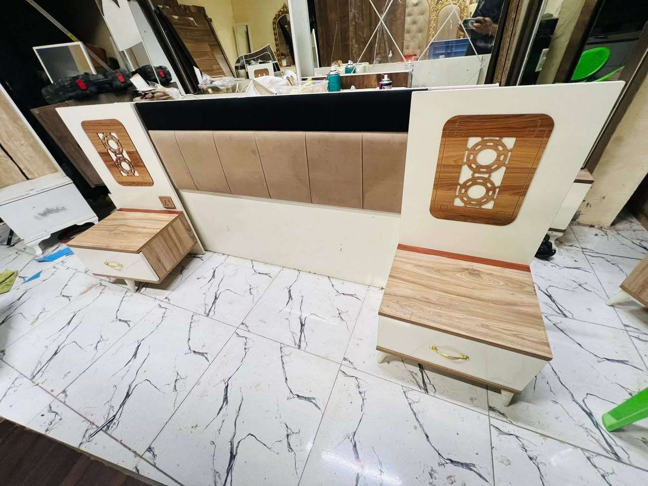 غرفة نوم تركي مستخدم👩‍❤️‍👨
نضافة 75بل💯 
عدد القطع / 5
نضام / سلايت 🚪
سعر/ 400قفل 💸
شد ونقل داخل بغداد مجاني🆓
يوجود توصيل محافضات✈️
تصعيد حسب الاتفاق 👩‍🚀


**إذا كنت صاحب هذا الإعلان وتريد حذفه لأي سبب، رجاءا أرسل رسالة إلى الدعم الفني**