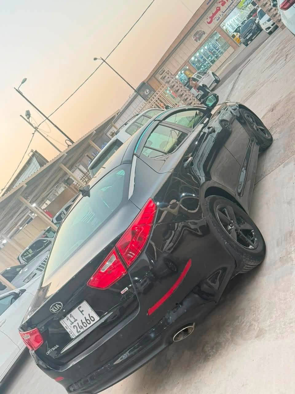 سلام عليكم
كيا اوبتيما 2015 امريكي 
محرك 2400 
بيها صبغ ثلاث قطع
بدون دواخل السونار بالمنشور
السياره جاهزه كير محرك 
تبريد جاهزه رقم بغداد 
تحويل مباشر 
 المكان واسط  
***********
