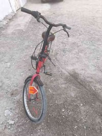 بايسكلات للبيع البيض حجم26سعره40و الحمر حجم20سعره50 الرقم 07815340266