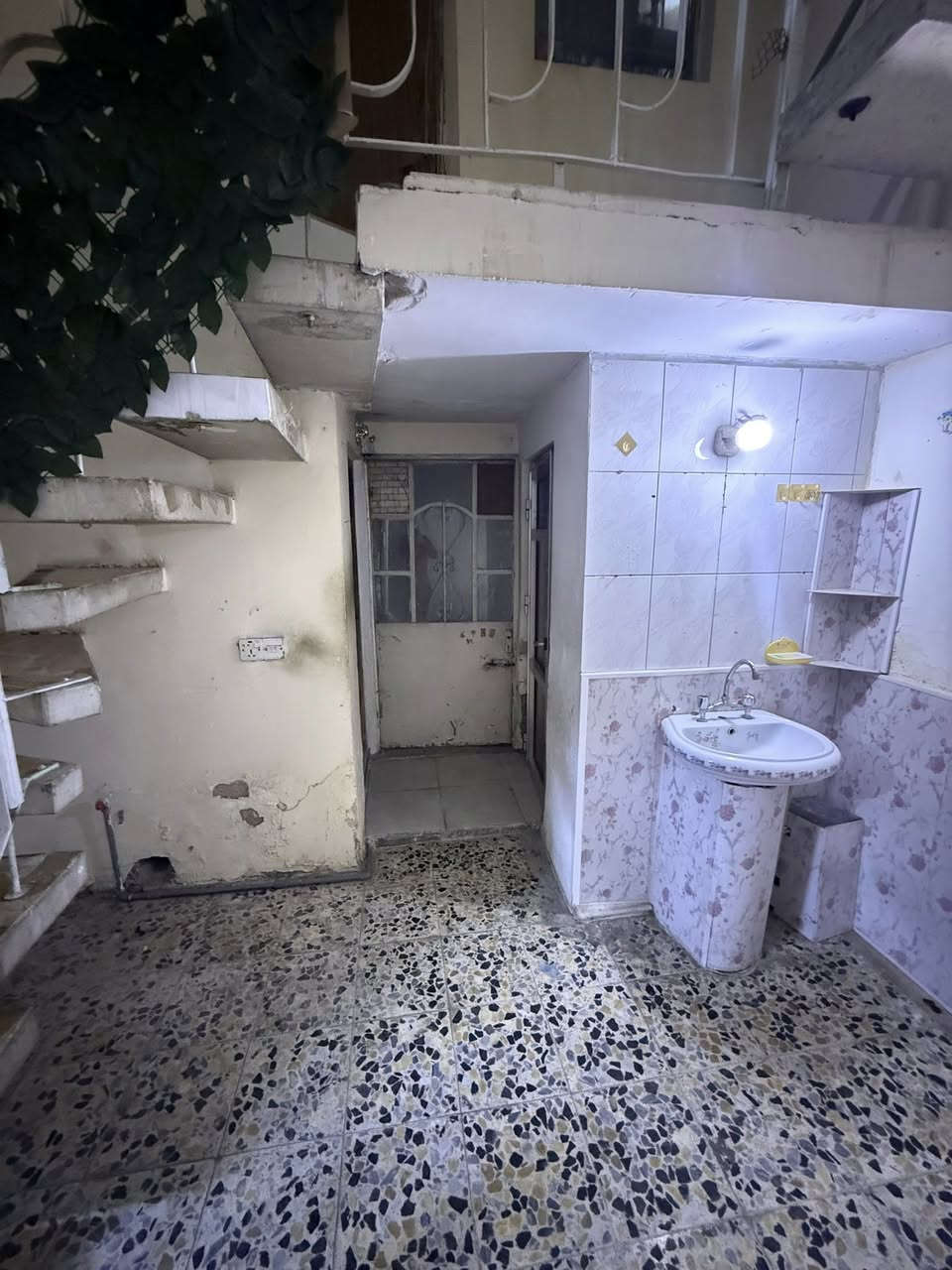 السلام عليكم
دار للبيع مساحه 100متر طابقين

واجه 5 نزال 20

 مدخلين ثلاث غرف نوم واستقبال ومطبخ وكراج 

فارغ وجاهز للسكن

العنوان: المعالف /شارع دكتور حافظ/قرب تقاطع  الربيعي 

للاستفسار 

***********
