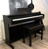 بيانو ياماها • ٨٨ مفتاح • ٣ دواسات