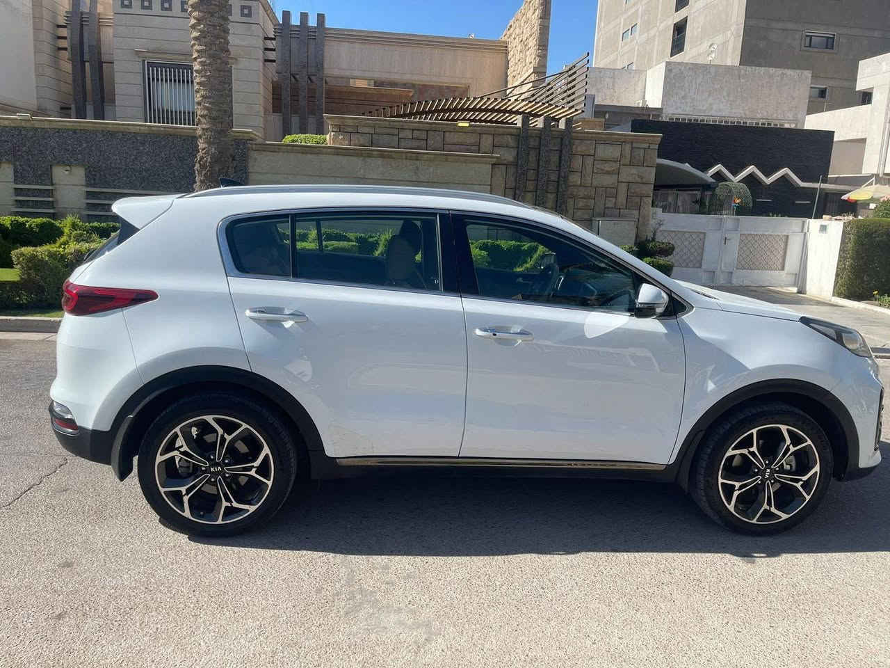 سلام عليكم
سبورتج جي تي لاين 21
وارد خليجي ماشيه 84
فول مواصفات معروف الجيتي 
مكفوله عده بارد 3 قطع بسيطه 
***********
***********
مكان بغداد
