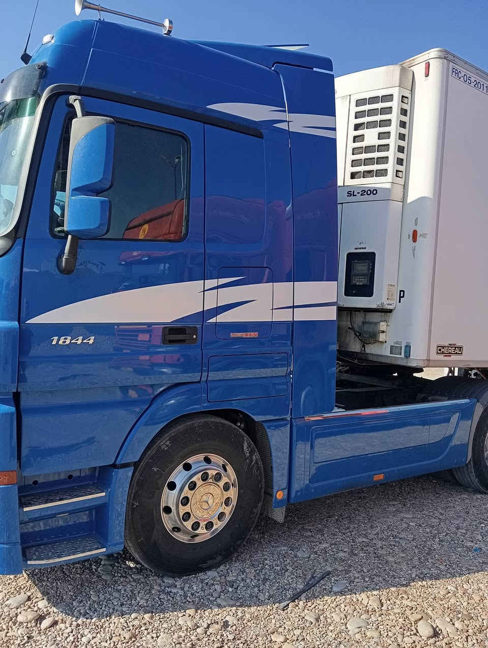 حواجب للبيع مديل 2011 فول من عدا كامرئ حساس حجم 1844 محسن ويل كب مكفولة كفالة عامة براد شيرو مديل 2000 سمك 5 ستندر جهاز 200.   رقم هاتف ***********
