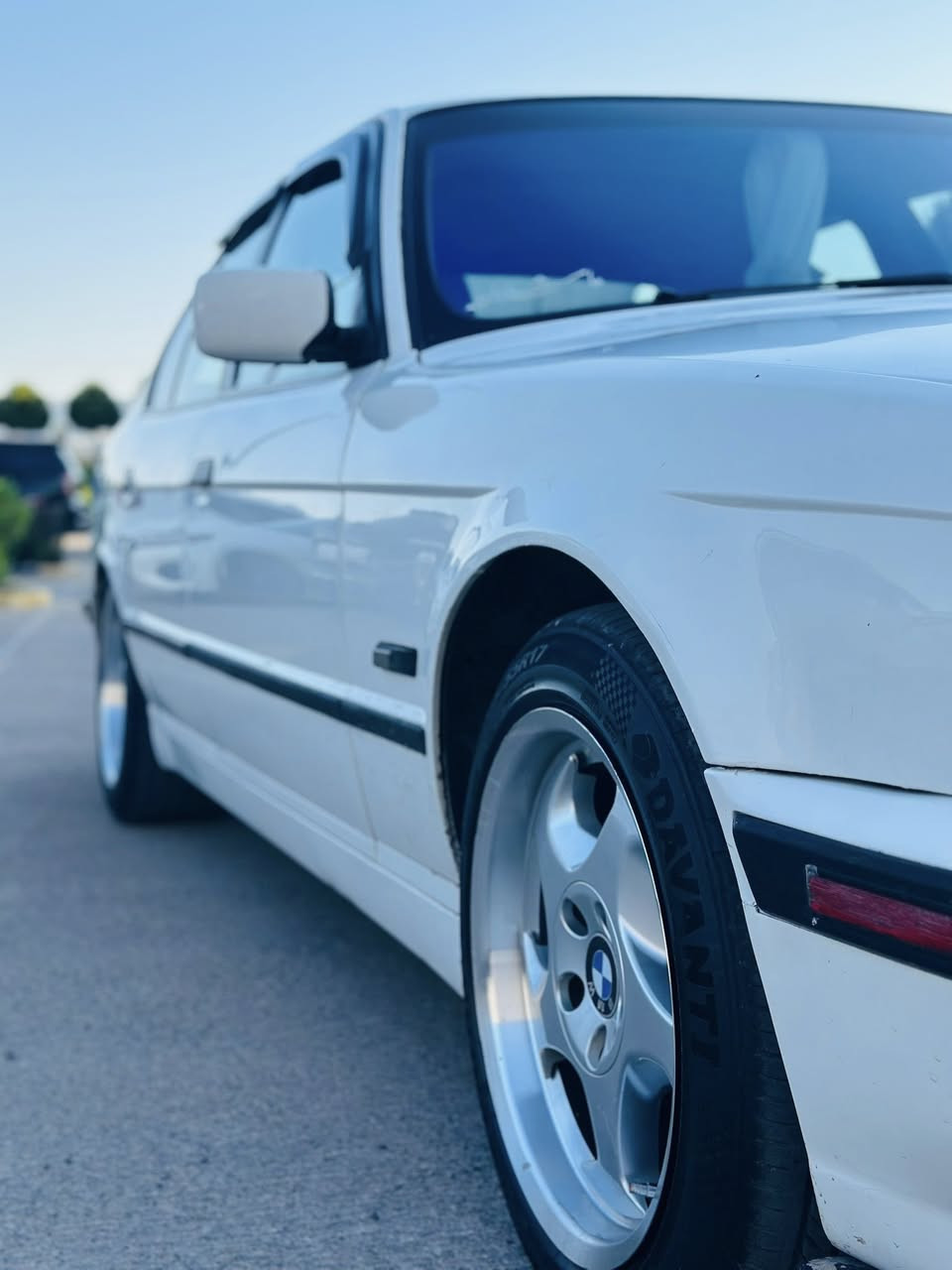 bmw 525 تۆماتیک مۆدێل 1991 چوار جام کارەبا سڵایت ناو جلد و سپی تەبرید لایتی عەدەسەی سپی تایەی لۆک ویلی ئێمی ٣پارچە زۆر پاک دەعم و لێدراوی نیە سێ پارچەی بۆیاخە گێڕ و مەکینە بەشەرت سەنەوی تازەیە سعری 62 معامەلە شوێن سلێمانی ***********
