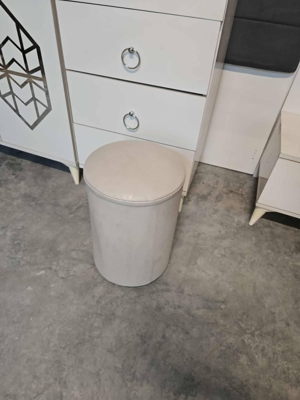 غرفة نوم مستعملة🇹🇷
موديل حديث 👌
 نضافة90 ٪💯
عدد القطع / 9 💥
سريره /مخزن 📥
شازلون /مخزن 📥
قماش /وتر بروف أصلي 💥
نضام / أبواب🚪
بيه كنتور طفل اضافي بابين 🍃
سعرها /850 قفل 💸
شد ونقل داخل بغداد مجاني🚛
يوجود توصيل محافضات 🚛


**إذا كنت صاحب هذا الإعلان وتريد حذفه لأي سبب، رجاءا أرسل رسالة إلى الدعم الفني**