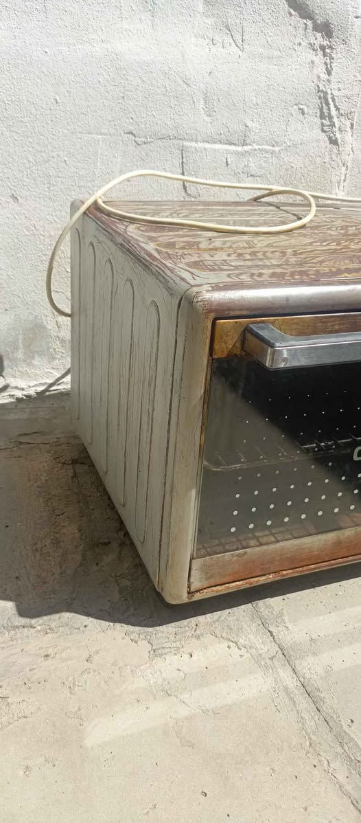 اوفن للبيع شغال
السعر 25 الف 
العنوان البصره حي الاصدقاء 
*********** البصرة, العراق
