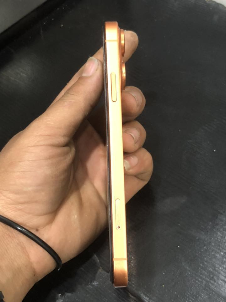 ايفون 11 محور 17   ذاكره 128 بطاريه100 نضيف كلشي مابي فقط الجامه مال كامره موضحه بلصوره مفطوره 190 الف رقم وبي واتساب ***********
