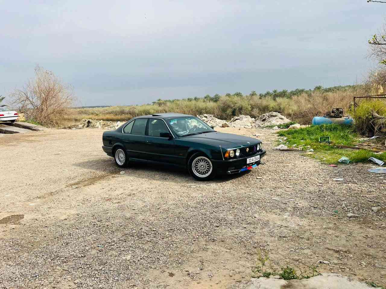 السلام عليكم BMW e34 525 بلادي من الدعاميه للدعاميه فقط صبغ الجماليه تبريد فتحه سقف ضفيره ما ملعوب بيه كشنات كهرباء رقم بغداد منضومه زنون ابيض عالي وناصي شمحرك فانوس مسكر كفاله محرك و كير ***********/واتس اب و اذا اكو مراوس اراوس
