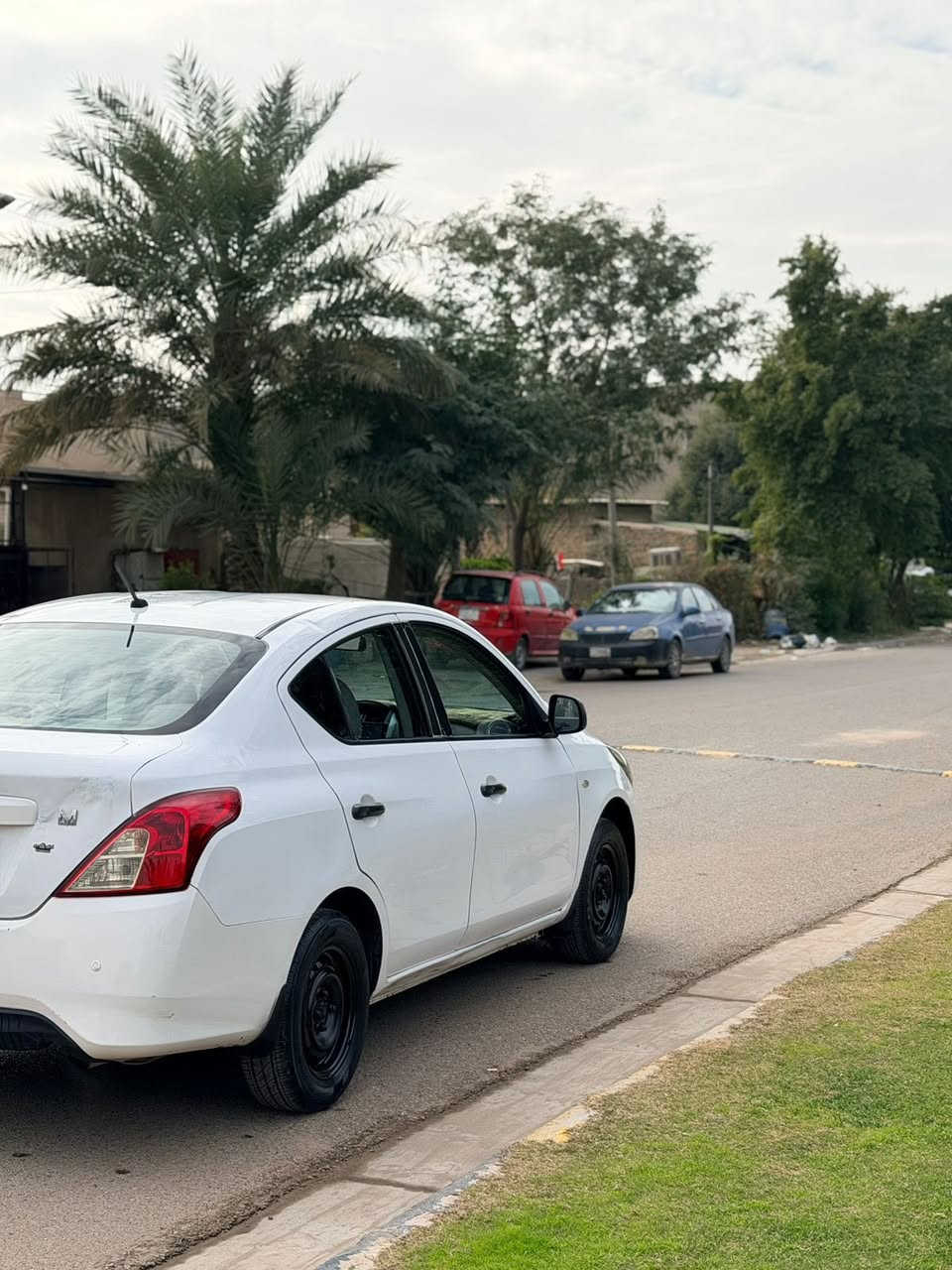 السلام عليكم
نيسان صني للبيع فقط 

موديل 2019هندي بليتة زركة 

رقم اربيل 

كير ومكينة مكفولة والسيارة جاهزة 

السيارة اعلى مواصفات بموديلهة وموضحة بالصور 

بيها صبغ جاملغين وكم مكان بارد 

السعر 90 وبيها مجال بسيط 

مكاني بغداد -حي الجامعه

للاستفسار الاتصال على الهاتف او واتساب 
***********
