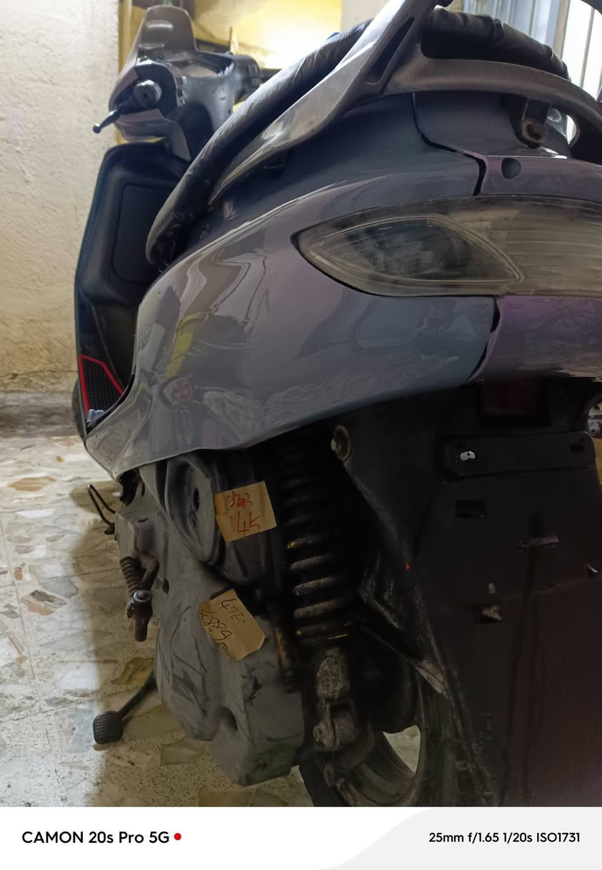 فراشة فحل حاوية للبيع 
المكان نجف 
رقم الهاتف *********** بي واتساب 
السعر 650 وبيه مجال
