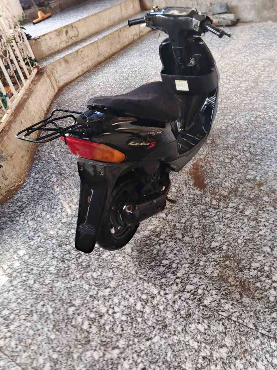 السلام عليكم دراجه للبيع ساسوكي مصطره مفتوحه مره وحده مكينه ناعمه اوراق شغاله من طول  السعر 300 وبيه مجال المكان حي المعلمين الجديد ***********
