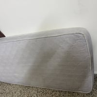 أثاث غرفة نوم • أغراض