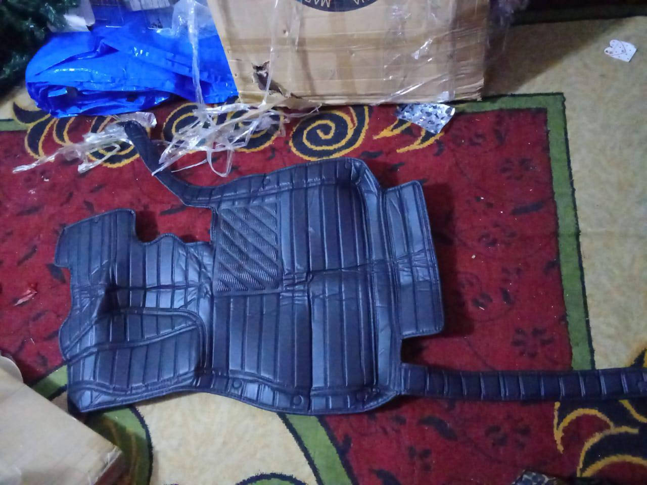 سلام عليكم فرش ارضيه مال سياره كبس اليريدهن يخابرني واتساب سعرهن 20 الف طلعلي بالمزون ***********
