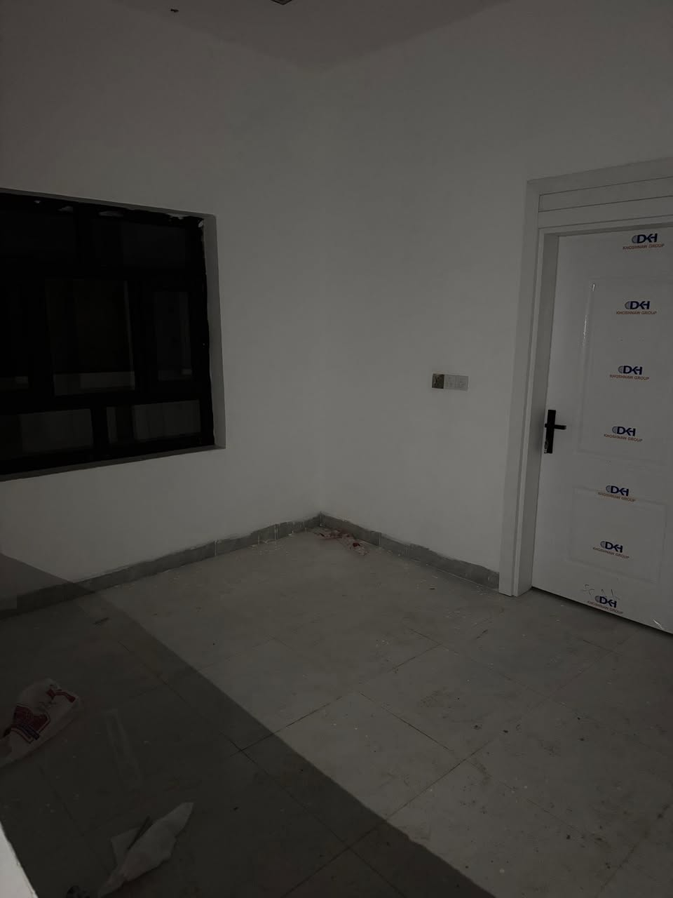 السلام عليكم 
دار للإيجار 150 متر ركن بناء صفر مامسكون 
يتكون من غرفتين نوم و استقبال و صالون و صحيات داخلي و خارجي و مطبخ و كراج 
علما طابق ثاني بعدها هيكل من داخل 
كركوك حي البدر قرب مدرسة علي شاهين 
إيجاره 350 الف 
للاستفسار 
***********
***********
