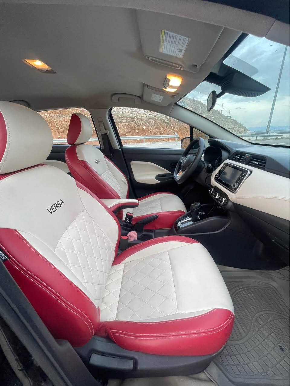 نیسان ڤێرسا مۆدێل ٢٠٢٠ S ,  ٤٤ هەزار ڕۆیشتووە، پێشی کەپسە، دوو پارچەی بۆیاغە ، دەرگا و چاملەغی دواوە لای سایەق ، بێ ناو گرتن، هیچ ئێرباگێکی نەتەقیوە. سەنەوی تازەیە، هیچ مەسرەفێکی تێدانییە.
***********
*********** رانية, السليمانية
