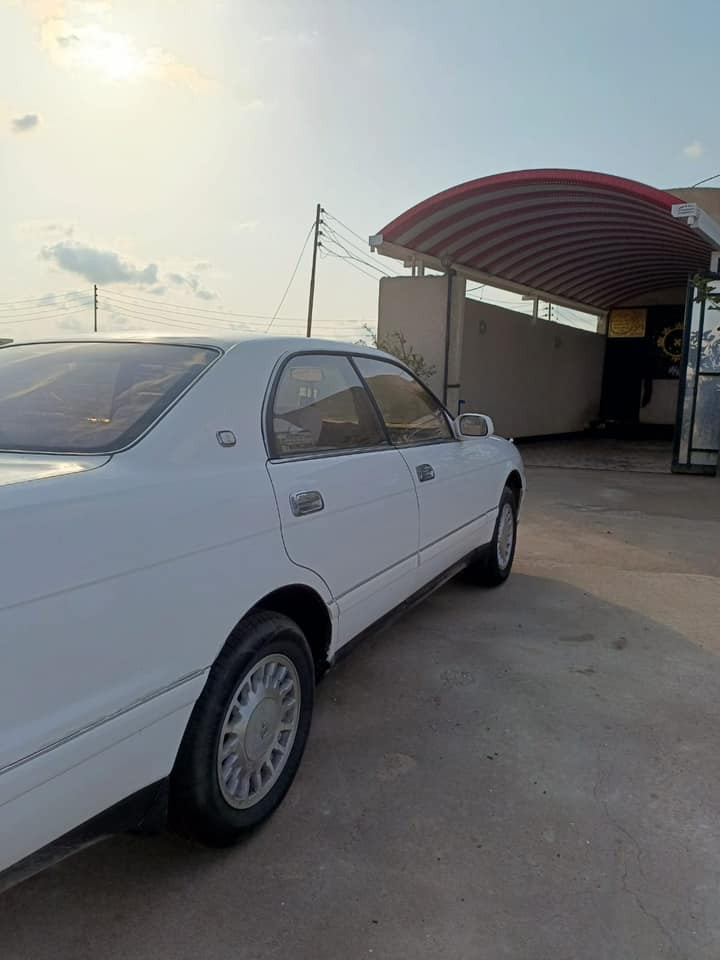 بطة منفصل جديد جاهزة من كلشي نظيفة جدا مكفولة من الصبغ والضربة والاصوليات كير ومحرك ٢٥٠٠ مكفولات سيارة جناي ممتعبهه سعر ٧٢ ورقة وبيهه مجال للتواصل ***********
