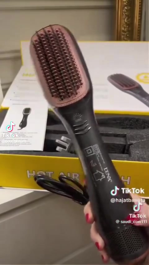 فرشاة شعر #دينكس #DENX DX1353 HOT AIR BRUSH
كود ٣٩٧٣
الحاصله على شهادات الجوده:  
* شهادة الجوده الاوربيه CE 
* شهادة الجوده الامريكيه FCC 
* شهادة الجوده الروسيه EAC 

مميزات المنتج:          #فيشه_ثلاثيه 

جهاز مشط واستشوار لتجفيف وتمليس الشعر مناسب للاستخدام الشخصي والصالونات من دينكس DX1353

المميزات:

مجفف وفرشاة تمليس الشعر بتصميم 3 في 1 
يتميز الجهاز بأنه يجمع بين وظائف المجفف وأداة التصفيف ومشط تمليس الشعر في جهاز واحد
يمكنك تجفيف شعرك وتصفيفه بخطوة واحدة مما يقلل من تلف الشعر ويوفر في وقت
أداة واحدة لتجفيف وتصفيف شعرك بقدرة كهربائية 1500 واط.
تقنية أيونية مزدوجة تحافظ على صحة شعرك
توفر أسنان التسخين المصنوعة من السيراميك والتورمالين لفرشاة الشعر بالهواء الساخن توزيعًا متساويًا للحرارة دون إتلاف الشعر
يتميز مجفف شعر الفرشاة بأنه مزود بمولد أيوني ينتج كمية من الأيونات السالبة التي تمنح شعرك مظهراً ناعمًا ولامعًا مع تقليل التطاير والكهرباء الساكنة.
سرعتين قابلتين للتعديل لجميع أنواع الشعر (منخفضة/عالية)
يمكنك تخصيص الحرارة والسرعة للحصول على مظهر لامع طبيعي وفقًا لنوع شعرك
إعداد بارد للشعر الناعم / الخفيف أو ضبط تصفيفة الشعر في نهاية التجفيف
إعداد منخفض للشعر شبه الجاف/العادي
إعداد عالي الإعداد للشعر الكثيف/ الخشن وللتجفيف السريع.
تصميم مريح تعمل أسنان الفرشاة المصنوعة من النايلون مع حواف كروية على تدليك فروة رأسك بشكل مريح أثناء التجفيف والفرد
صُمم المقبض المريح لتوفير أقصى قدر من الراحة وسهولة الاستخدام أثناء التصفيف
يتيح لك سلك الطاقة الدوار بزاوية 360 درجة التصفيف بمرونة دون تشابك أو تلف.
استخدام آمن وموثوق مصنوع من مواد عالية الجودة لتعزيز المتانة والسلامة. مقبض مريح، سهل الاستخدام. سلك دوار 360 درجة، غلاف من بلاستيك PVC مضاد للحروق.
صغير الحجم وسهل التنقل
ذكي وسهل الاستخدام
خفيف الوزن واحترافي
﻿المواصفات:

القدرة: 1500 واط
الجهد: 220-240 فولت
التردد: 50-60 هرتز
طول الكيبل: 2 متر
الوزن: 400 جرام
يتوافق مع المعايير الدولية | مواد صديقة للبيئة | ضمان الجودة
 
للمبيعات 012 29852598 
               0884753468
#DENX_EGYPT


**إذا كنت صاحب هذا الإعلان وتريد حذفه لأي سبب، رجاءا أرسل رسالة إلى الدعم الفني**
