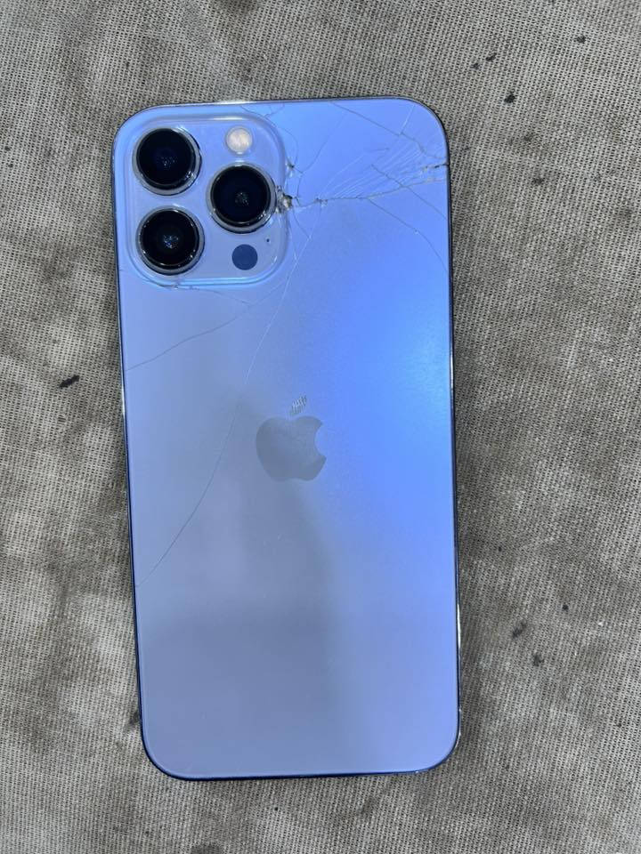 13 برو ماكس للبيع 
جهاز بلاد بلاد فقط بي هاذ للخط بشاشه وضهر مكسور 
كلشي بي شغال وعلى تمام فيس ايدي وكلشي 
سعره 450 وبي مجال 
***********
