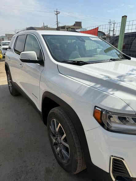 السلام عليكم 
‏ GMC Acadia 2023 SLT
( دخول جديد ) ماشية 29الاف
فول مواصفات للأخير عدا الفتحة  
٧ راكب - ٣ قطع تبريد
محرگ 2000 تيربو  
‏‎فور ويل(AWD) - كشنات جلد - تشغيل عن بعد
- نقاط عمياء - رادارات (360) امامي خلفي جانبي - 
صندوق كهرباء ( ويفتح بالرجل ايضا ) - سستم صوت (bose) - داتا شو - تدفئة كشنات - كشنات كهرباء
‏‎تحديد مسار - اوتو ستوب - توقف ذاتي عند الاقتراب من السيارات - قفل تلقائي - مراية تعتيم ذاتي + اشاير  - سايد بريك بصمة - فول تحكمات ستيرن - اضاءة العالي اوتو - لايت ٣ عدسات - منظومة زنون بلادي  
‏‎وبعد بيها هواااي مواصفات
 الحادث واضح بالصور 
‏‎سعرها 248  
‏‎السيارة جديدة بمعنى الكلمة وبالواقع بعد احلى وكل التفاصيل مذكورة بالكامل اي استفسار ثاني هذا رقم***********
