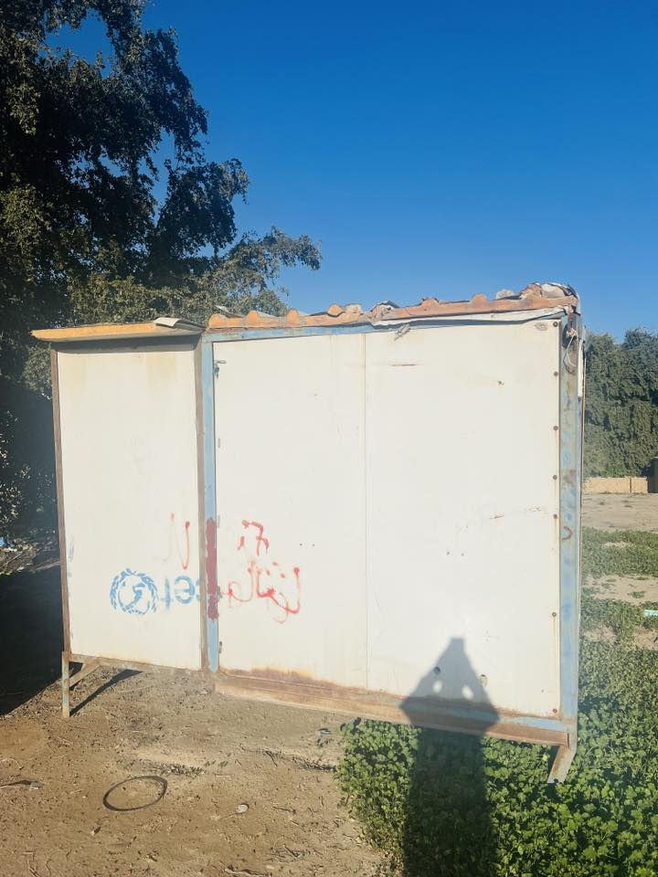 كشك للبيع (3*2) م سعره 600 وبي مجال للشراي موجود بس رقم ***********
