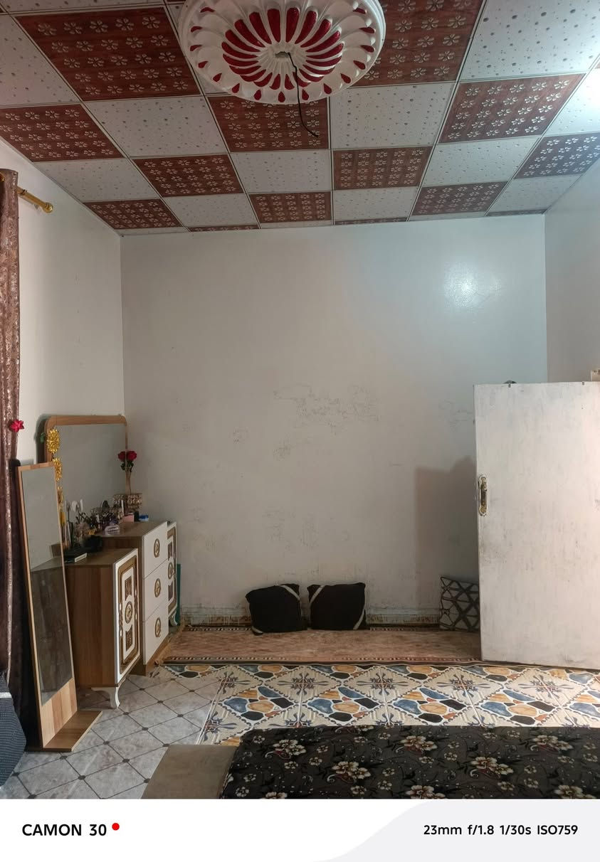 سلام عليكم بيت للبيع حي ملايين قرب محلات حسين ال جبر مساحة (420م ) مساحة البناء (٢٠٠م) بناء طابوك اعكاده (غرفتين - صاله - مطبخ - استقبال- وصحيات ) 
للاستفسار مراجعة مكتب عقارات الفنار مجاور مستشفى الخضر العام (***********)
