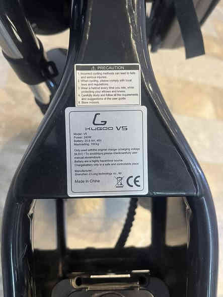 دراجة من شركة kugoo دراجة شحن وبنفس الوقت بايسكل الدراجة 3 سرع سرعتها 60 حقيقي تتحمل وزن 150 نوع البطارية ليثيوم ايون دبلات امامي خلفي حجم التاير كبير 48 فولت 24 امبير بريكات دسك هايدروليك تحتوي على عقرب من نوع شيمانو 6 سرع السعر مليون
