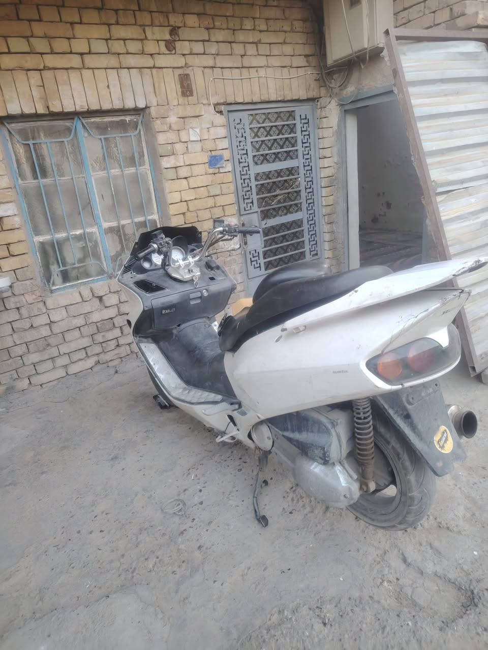 فورزه 06 شلعه ومعدل نگره سلف
طافيه يرادلهة كلجات وبريك خلفي
يعني ترتيبات
تجي وتشوف بعينك تاركهة صارلي شهر تقريبا
مكينه لا تنقيص ولا تبخير
خير من الله الدراجه
وال 06 معروف شكد قوي والجنايه يعرفون
مكاني بغداد الشعله قطاع 15
السعر 400 الف وبيهة مجال للشراي
***********
