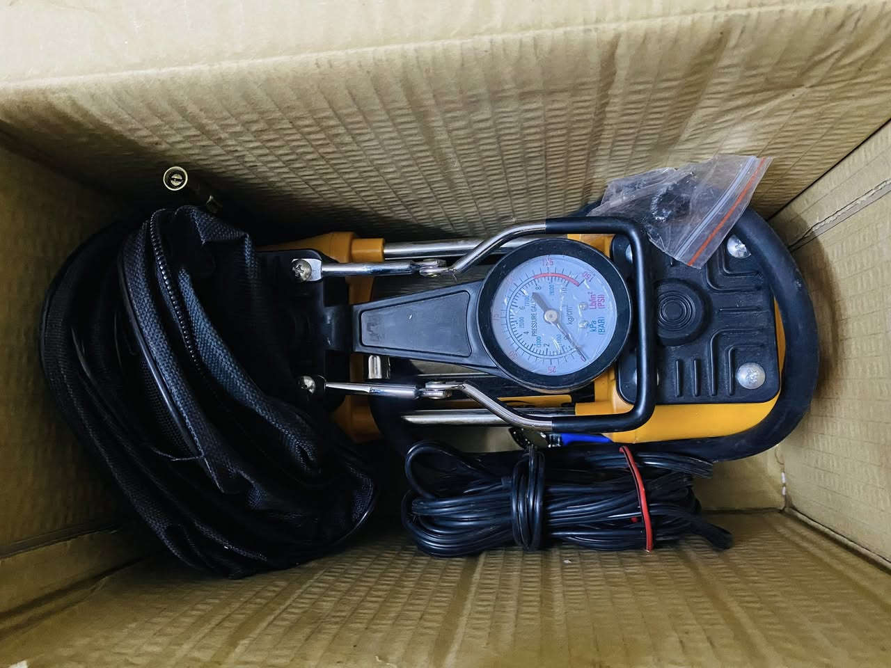 السلام عليكم
منفاخ تايرات اصلي جديد استعملتة مرتين فقط وبعدين جبت واحد شحن اني ماخذة 50 الف اريدة 40 الف عن الحلال والحرام لان استعملتة


**إذا كنت صاحب هذا الإعلان وتريد حذفه لأي سبب، رجاءا أرسل رسالة إلى الدعم الفني**