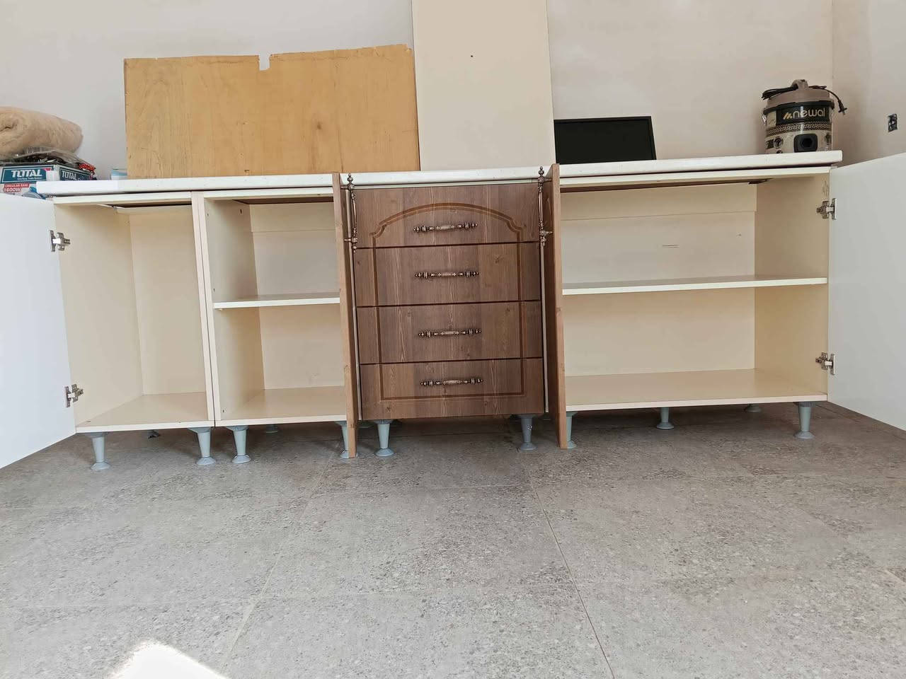 ئەم ژێرکەوانتەرە بو فرۆشتن قیاسی 240دەرگاکانی ماڵامپرێسە لاشەکەی ئێمدیئێفی تورکیە دەستکردە زۆرتازەوجوانە 4 پارچەیە نرخ 120هەزار السليمانية, العراق


**إذا كنت صاحب هذا الإعلان وتريد حذفه لأي سبب، رجاءا أرسل رسالة إلى الدعم الفني**