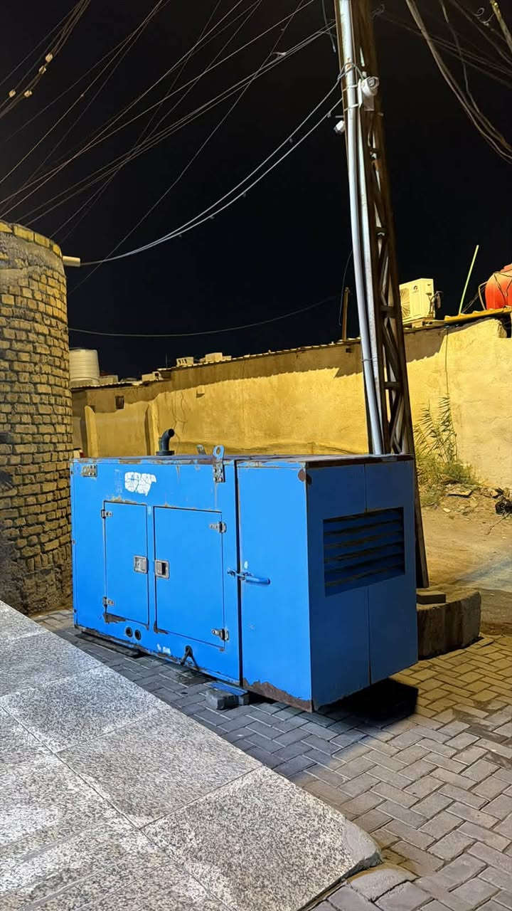 مولدة بيركنز إنكليزي اصلي 15 KV
المكينه جديده برغي ما مفتوح بيها 
عدد ساعات العمل 2000 ساعه
مكان المولدة البصره الممثل قرب الساعه 
للتواصل والاستفسار *********** 
***********
ملاحضه: مكلف بل نشر الشراي يتصل
