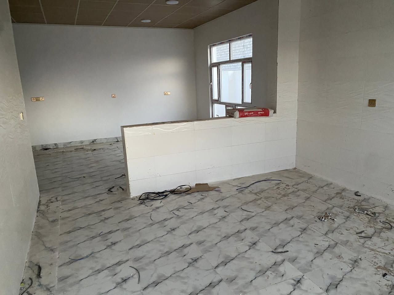 دار سكن 200 (طابو صرف)  طابقين في ملك شاه يتكون طابق الارضي غرفتين نوم و هول كبير و مطبخ و استقبال و حمامات داخلي و خارجي  و الطابق الثاني غرفتان و هول و حمامات  فول سيراميك 🛑 مع بير ماء 🛑 

السعر 65 قابل للتفاوض

***********
