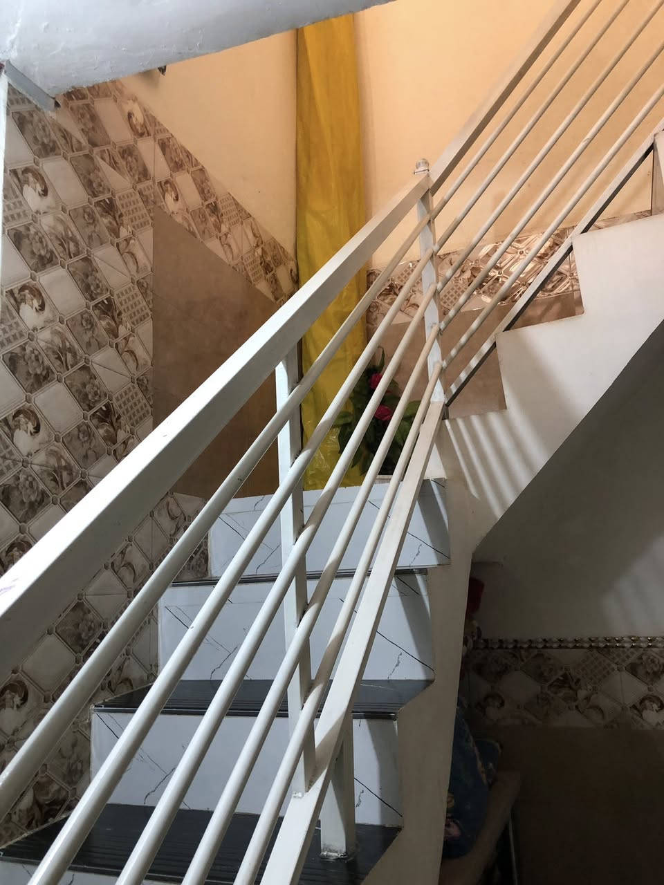 بيت للبيع🏡
• الموقع: الحلة، منطقة أبو خستاوي، فرع منصور السماك.
• المساحة: [100 متر]
• البيت [طابقين] 
• الخدمات: المنطقة مخدومة بالكامل
💰 السعر:[24] وبي مجال 
📞 للتواصل والاستفسار: [***********]
