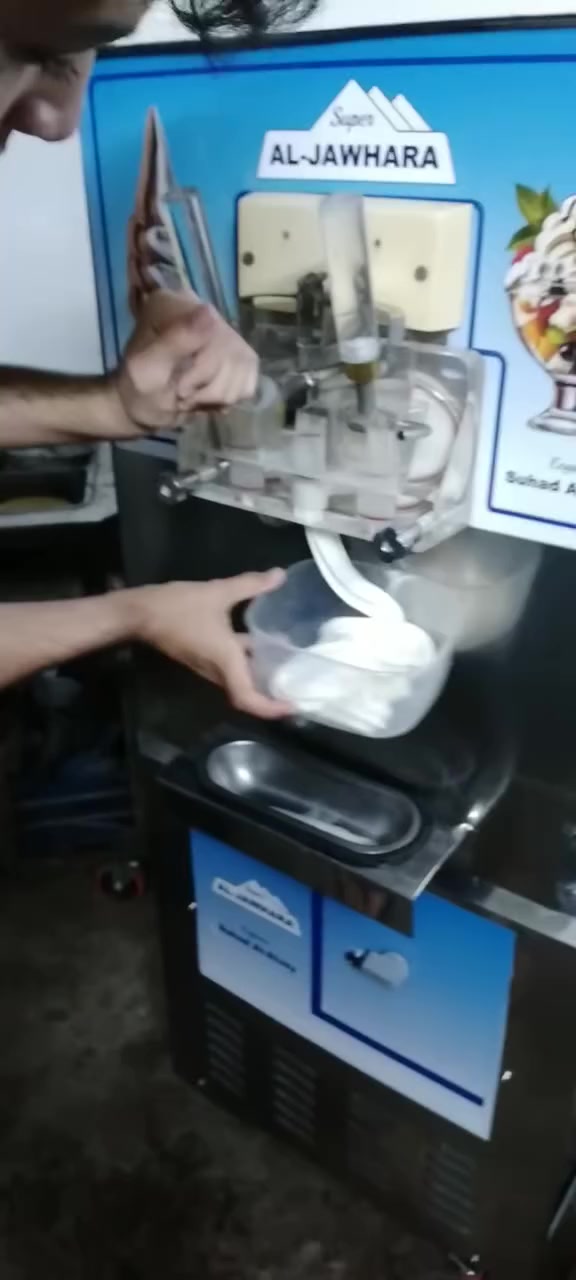 السلام عليكم اخوان سوفت سوبر تبريد أحواض  مال مهندس سهاد . نظيفة وكما موضح بالفديو ... تحياتي ابو مصطفى بغداد .. القاهره شارع حسينية ال الرسول مجاور أسواق ٣٠٧ .... ***********
