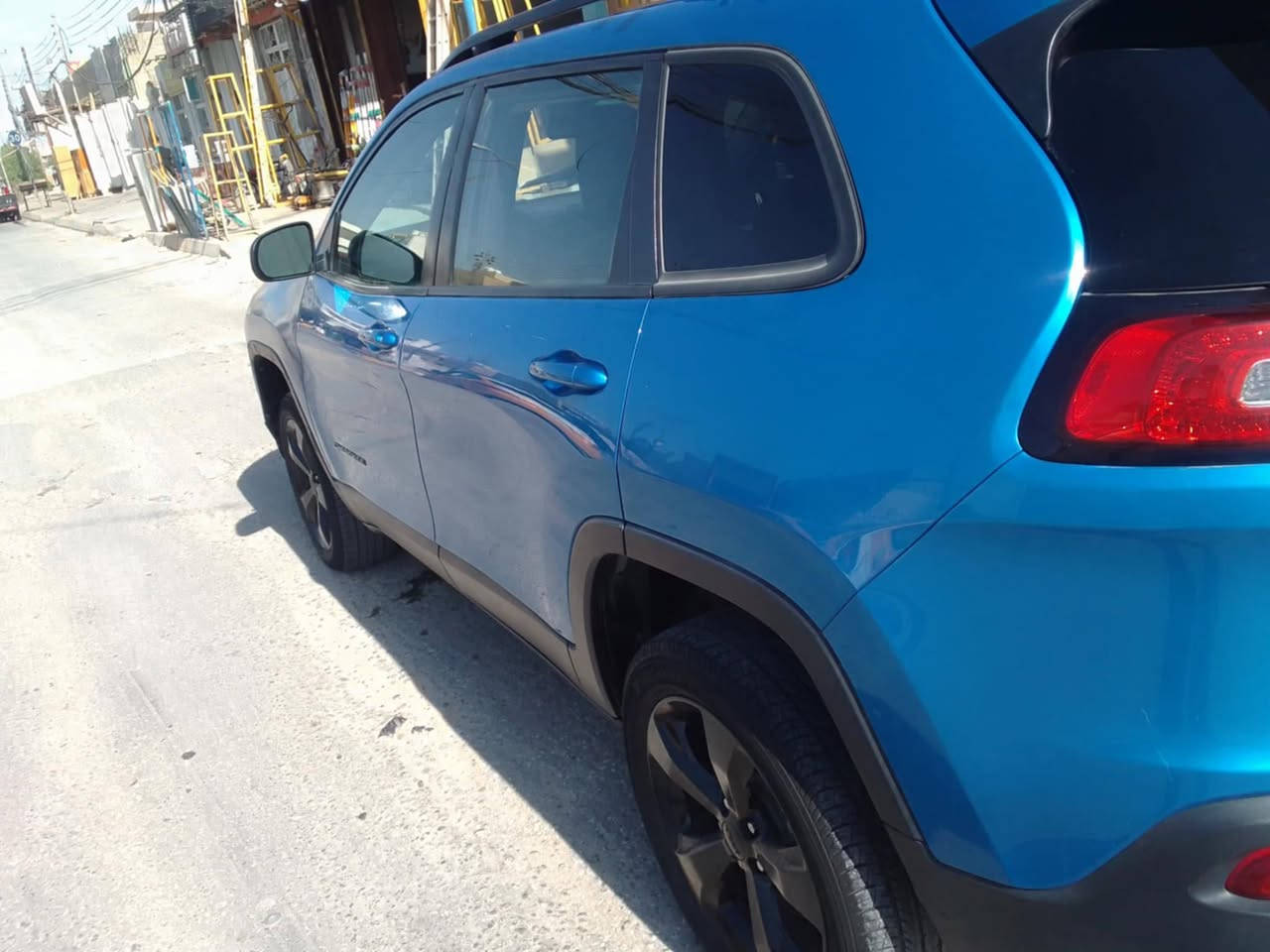 سلام عليكم جيب شيروكي بزون موديل ١٨ فور ويل تحكمات تبريد تدفى كشنات كير مكينه مكفولات سنويه جديدة باقي حادثه جاملغ وبنيد باقي تفاصيل خاص  *********** تريده قصد تريده حاضر
